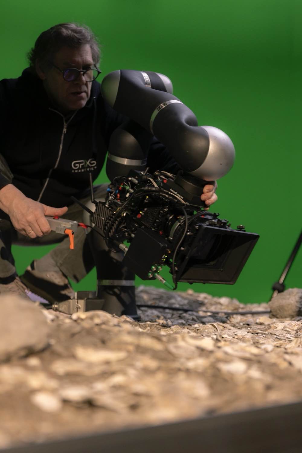 © Miriam Daxl a man is operating a camera mounted on a roboic arm